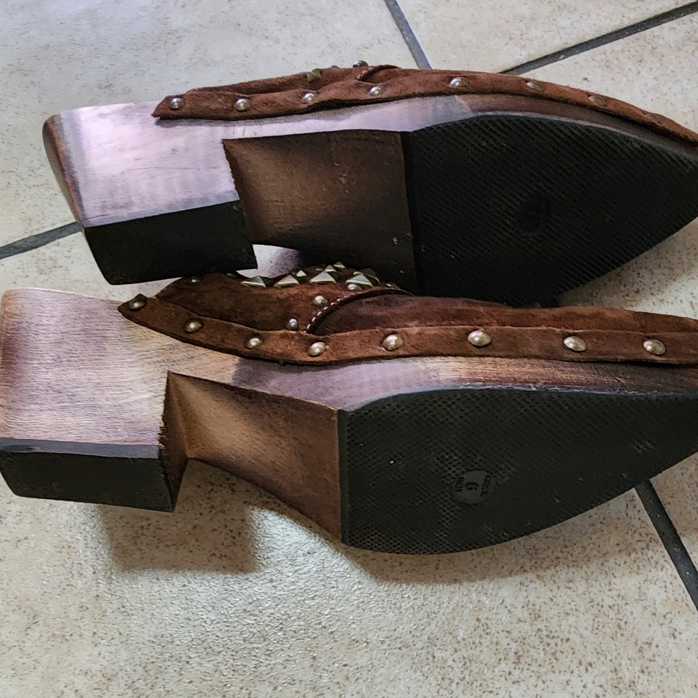 Donald Pliner Studded Suede Clog size 6 - Picture 9 of 13